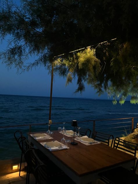 Summer Restaurant, Coast Restaurant, Seaside Restaurant, Sea Summer, Special Place In My Heart, Fantasy Places, Small Projects, Food Restaurant, Night Art