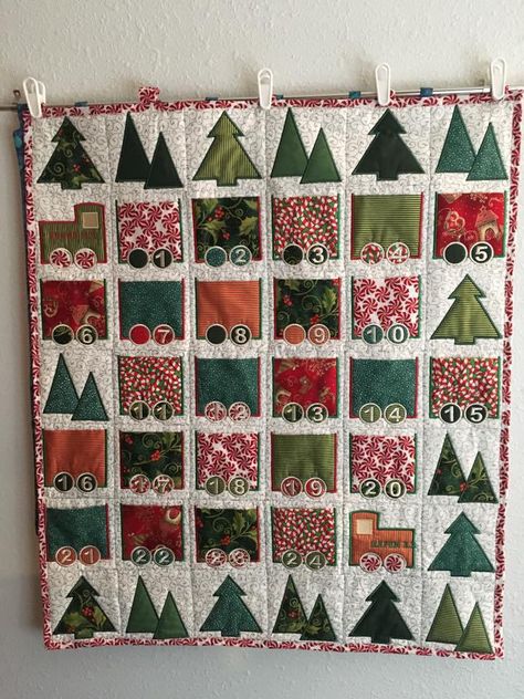 Sewn Advent Calendar Ideas, Patchwork Advent Calendar, Quilt Advent Calendar, Fabric Advent Calendar Diy, Sewing Advent Calendar, Sewn Advent Calendar, Advent Calendar Quilt, Sweet Pea Embroidery, Quilted Advent Calendar