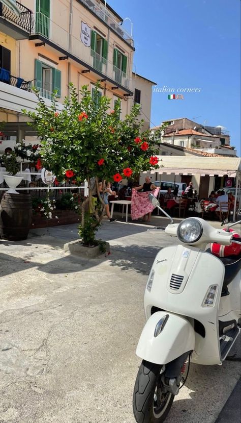 Capri Italy Instagram Story, Italian Summer Photo Ideas, Small Italian Town Aesthetic, Small Towns In Italy, Europe Ig Story, Europe Instagram Stories, Rome Story Instagram, Verona Italy Aesthetic, Italy Instagram Story