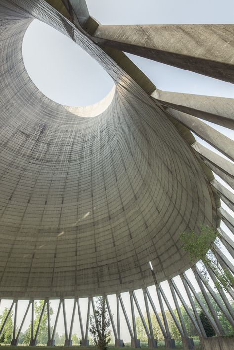 Exploring inside an ABANDONED Nuclear Power Plant (HUGE Cooling Tower!!) — Steemit Nuclear Cooling Tower, Brutalist Moodboard, Huge Building, Tennessee Valley Authority, Nuclear Winter, Cumberland River, Arch Ideas, Nuclear Plant, Cooling Tower