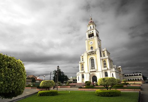 Church of Moca, Dominican Republic - Cibao region Beautiful Vacations, Heartland, Vow Renewal, Dominican Republic, Ferry Building San Francisco, Notre Dame, Mural, Architecture, Building