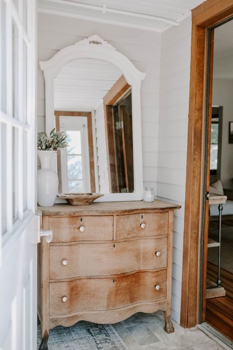 Here's a rental tour of the first house we've ever rented while we build our first home. Rustic French Country Bedroom, French Country Entryway, Entryway Dresser, Cottage Entryway, Country Cottage Bedroom, Classic Summer Outfits, My Chic Obsession, Living Room Classic, Rustic French Country