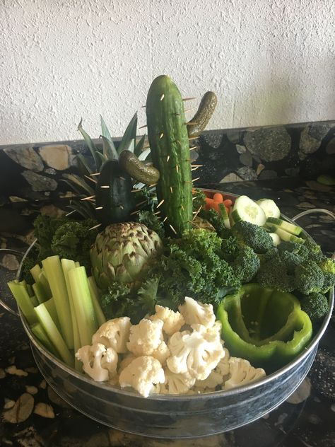 Cactus themed veggie tray! Cactus Charcuterie Board, Succulent Charcuterie Board, Plant Birthday Party Ideas, Plant Birthday Theme, Cactus Theme Wedding, Succulent Food Ideas, Western Party Snack Ideas, Southwest Theme Party, Arizona Birthday Party