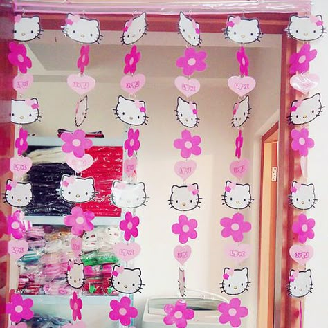 Hello Kitty paper curtain Hello Kitty Garland, Hello Kitty Classroom Decorations, Hello Kitty Bulletin Board, Hello Kitty Diy Decorations, Diy Hello Kitty Crafts, Hello Kitty Party Decorations, Paper Curtains, Kitty Paper, Paper Curtain