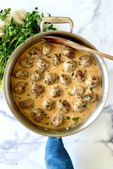 This easy Gluten-Free Swedish Meatballs recipe is a hearty, healthy dinner! Juicy meatballs are coated in a thick, creamy sauce (or gravy, depending on what you call it), all made in one pan! And it's dairy-free, low carb, keto, Paleo and Whole30 friendly! Recipes For Ground Turkey, Turkey Recipes Easy, Meatball Gravy, Gluten Free Swedish Meatballs, Meatballs Paleo, Ground Turkey Recipes Easy, Juicy Meatballs, Ground Turkey Recipes Healthy, Recovery Food