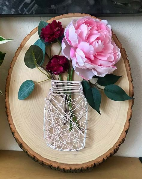 10 Beautiful Mason Jar String Art Ideas To Spark Your Creativity | Decor Home Ideas String Art Ideas, فن الرسم بالمسامير, Mason Jar String Art, Jar Design, String Art Patterns, String Art Diy, Diy Art Projects, Deco Floral, Metal Projects