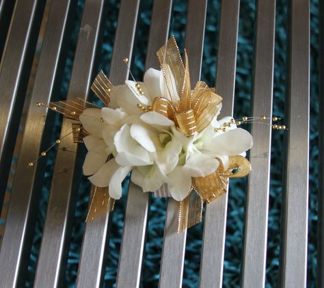 Corsage For Gold Dress, Gold Corsage Prom, Corsages Diy, Corsage Homecoming, Gold Corsage, White Dendrobium Orchids, White Corsage, Homecoming Corsage, Prom Corsage