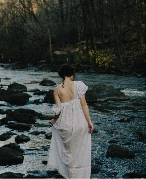 Fairy Photoshoot, Lake Photoshoot, Water Nymphs, Dreamy Photography, Model Inspo, The Underground, Figure Poses, Foto Art, Photoshoot Inspiration