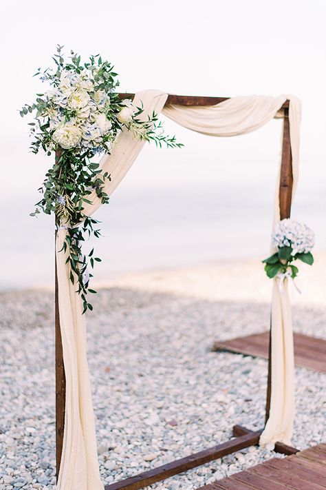 Boho Chic Beach Wedding, Chic Beach Wedding, Hiasan Perkahwinan, Beach Wedding Arch, Simple Beach Wedding, Wedding Arbors, Weddings Beach, Wedding Alters, Wedding In Greece