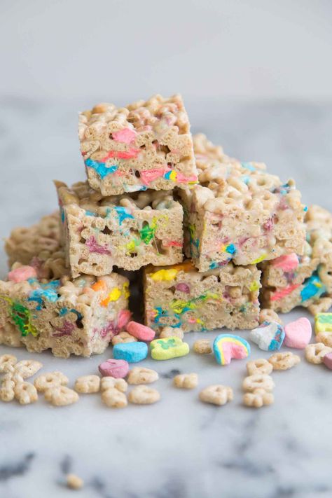 Lucky Charms Marshmallow Treats- The Little Epicurean Lucky Charms Cereal Bars, Cereal Bars Recipes, Lucky Charms Treats, Rice Crispy Treats Recipe, Kid Friendly Dessert, Lucky Charms Marshmallows, Lucky Charms Cereal, Cereal Treats, Marshmallow Treats