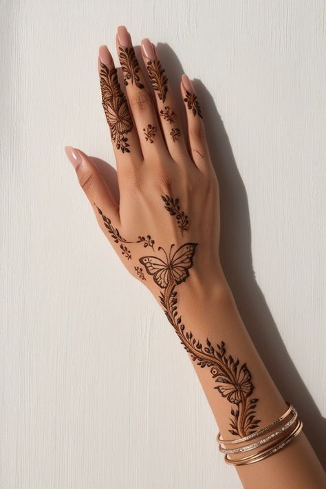 Simple Floral Henna, Modern Mehndi Design, Elegant Mehndi, Peacock Mehndi Designs, Henna Designs Back, Modern Mehndi, Henna Style Tattoos, Floral Henna, Henna Designs Wrist