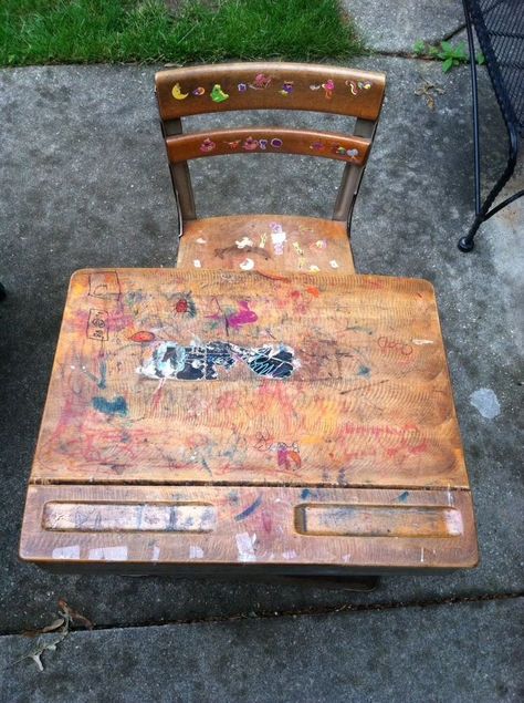 One Saturday we were driving around looking at garage sales when I saw this old desk sitting out at one of the sales with a $1 price tag on it!  I'm pretty sure… Old School Desk Makeover, School Desk Redo, Punk Nursery, Painted School Desks, School Desk Makeover, Pottery Barn Desk, Old School Desk, Antique School Desk, Desk Makeover Diy