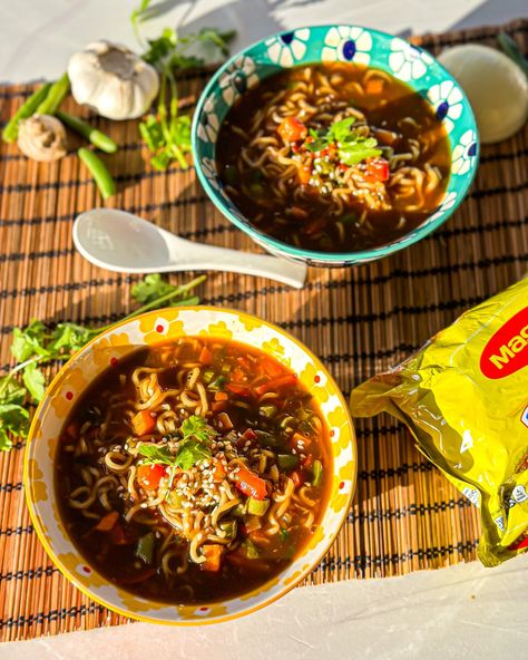 Maggi Ramen Recipes, Maggi Aesthetic Food, Maggi Ramen, Soup Mang Cua Recipe, Maggi Soup, Manchow Soup Recipe, Manchow Soup, Maggi Masala, Maggi Noodles