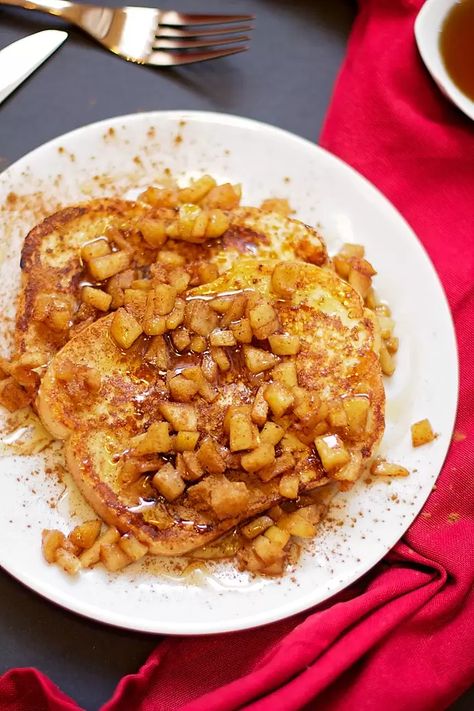 Apple Pie French Toast Apple Pie French Toast, Apple French Toast Casserole, Apple French Toast, Whipped Cream Recipe, French Toast Casserole Overnight, Apple Breakfast, Best French Toast, French Toast Casserole Recipes, Cafe Delites