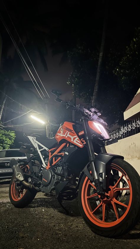 Duke Bullet Pics, Sasuke Wallpaper, Happy Nation, Night Bike Ride, Duke 390, Duke Bike, Super Goku, Healthcare Architecture, Naruto And Sasuke Wallpaper