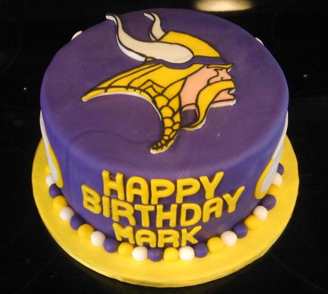 Vikings cake Vikings Cake Ideas, Minnesota Vikings Cake, Vikings Cake, Nfl Cake, Cake Football, Viking Birthday, Tailgating Snacks, Vikings Art, Football Cakes