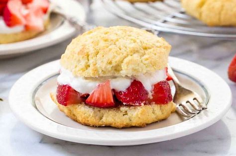 Gluten Free Shortcake Recipe, Gluten Free Shortcake, Gluten Free Strawberry Shortcake, King Arthur Gluten Free, Shortcake Biscuits, Baking Powder Biscuits, Strawberry Shortcakes, Shortcake Recipe, King Food