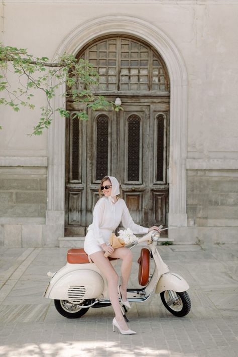 Vespa Photoshoot, Vespa Vintage Italy, Hampers Ideas, Monica Vitti, Vintage Vespa, Vespa Girl, Vespa Vintage, Scooter Girl, Vintage Italy