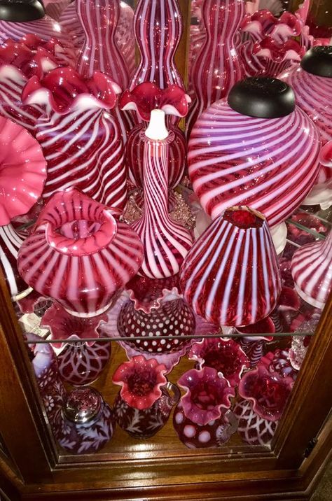 Enjoying a little cranberry for the Christmas season Fenton Glass Collection, Cranberry Glassware, Hobnail Glassware, Fenton Lamps, Milk Glass Decor, Glassware Crafts, Fenton Glassware, Colored Glassware, Cranberry Glass