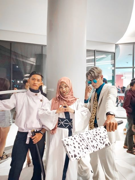 Hijabi Costume Ideas, Jjk Inspired Outfits, Jjk Outfit Ideas, Hijabi Cosplayers, Sukuna Outfit, Hijabi Cosplay, Hijab Cosplay, Sukuna Cosplay, Nanami Cosplay