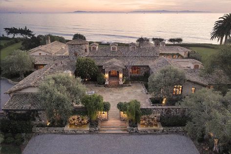 Compound House, House In California, Tmax Yamaha, Tuscan Farmhouse, Most Beautiful Homes, Central Coast California, Tuscan Villa, Guest Cottage, Lily Pond