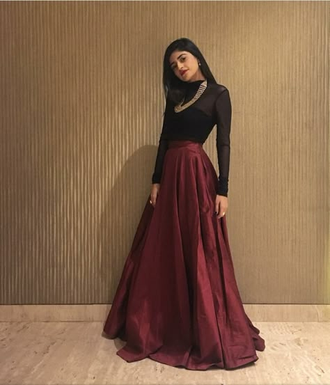 Punjabi Style Dresses, Lehenga With Black Top, Long Skirt Ideas Indian, Simple Lehenga Skirt, Office Party Look Outfit Ideas, Casual Lehenga Outfit, Traditional Lehengas For Women, Crop Top Lehenga With Saree, Lehangas For Girls Party Wear