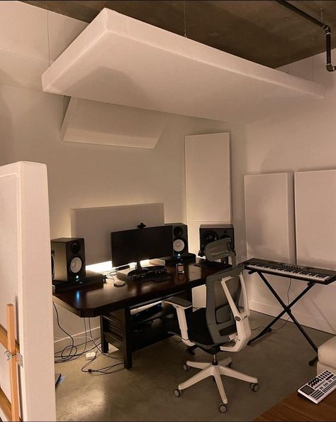 Music Studio Room With Bed, Industrial Music Studio, Studio Room Ideas Music, Tiny Music Studio, Music Studio In Bedroom, Mini Studio Music, Minimal Music Studio, Bedroom Studio Music, Small Recording Studio Design