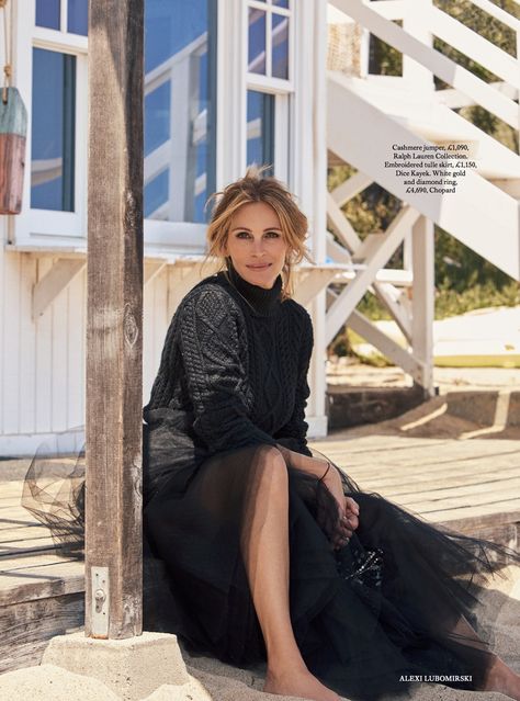 Julia Roberts wears a Ralph Lauren Collection sweater in Harper's Bazaar UK. #RLIconicStyle Photo Mobile, Feminine Tomboy, Cool Attitude, Photography Magazine Cover, Julia Roberts, Ralph Lauren Collection, Harper's Bazaar, Harpers Bazaar, Photography Women