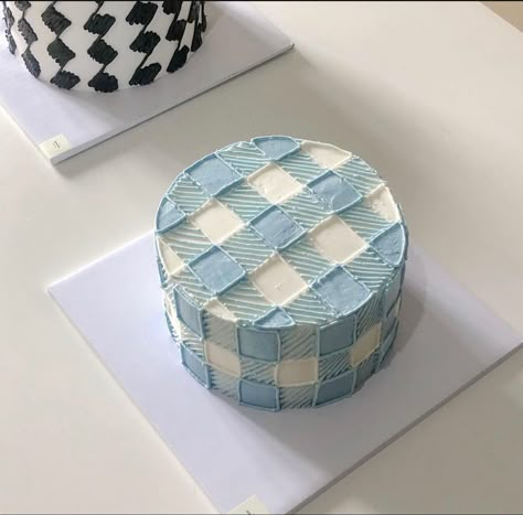 Simple But Cute Cake Designs, 4 In 1 Bento Cake, Minimal Bday Cake, Cute Bento Cake Ideas, Cake Designs 2024, Kue Ulang Tahun Korea, Blue Bento Cake, Korean Cake Ideas, Bento Cakes Ideas