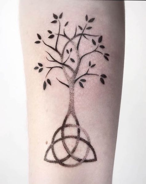 Irish Tree Tattoo, Celtic Tree Tattoos Men, Celtic Oak Tree Tattoo, Triquetra Tattoo Women, Celtic Cross Tree Of Life Tattoo, Irish Tree Of Life Tattoo, Celtic Tree Of Life Tattoo, Triquetra Tattoo, Tree Wedding Ring