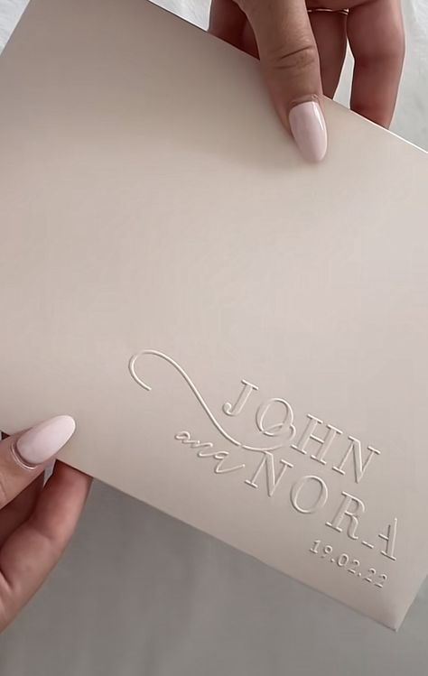 Classy Wedding Cards, Classy Elegant Wedding Invitations, Elegant White Wedding Invitations, Envelope Embossing, White Wedding Invites, All White Wedding Invitations, Lux Wedding, Classy Wedding Invites, Weeding Inventions Card Aesthetic