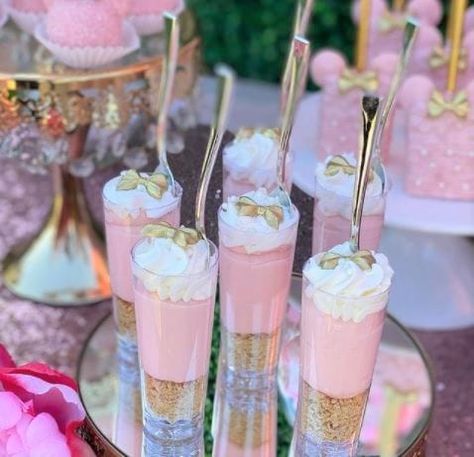 Easy Desserts In A Cup, Desserts In A Cup, Shot Glass Desserts Recipes, Mini Dessert Easy, Gender Reveal Dessert, Dessert Shooters Recipes, Shot Glass Desserts, Tea Party Desserts, Shooter Recipes