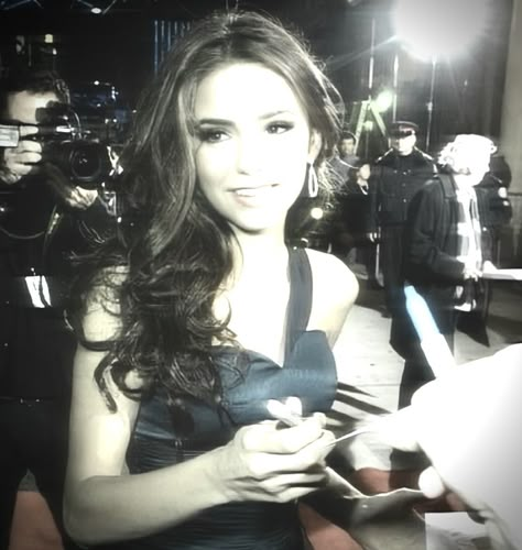 nina dobrev icon #nina #ninadobrev #tvd Nina Dobrev Hair, Elena Gilbert Style, Jim Pam, Pink Tumblr Aesthetic, Vampire Diaries Wallpaper, Vampire Diaries Cast, Cindy Kimberly, Pfp Ideas, Pretty Faces