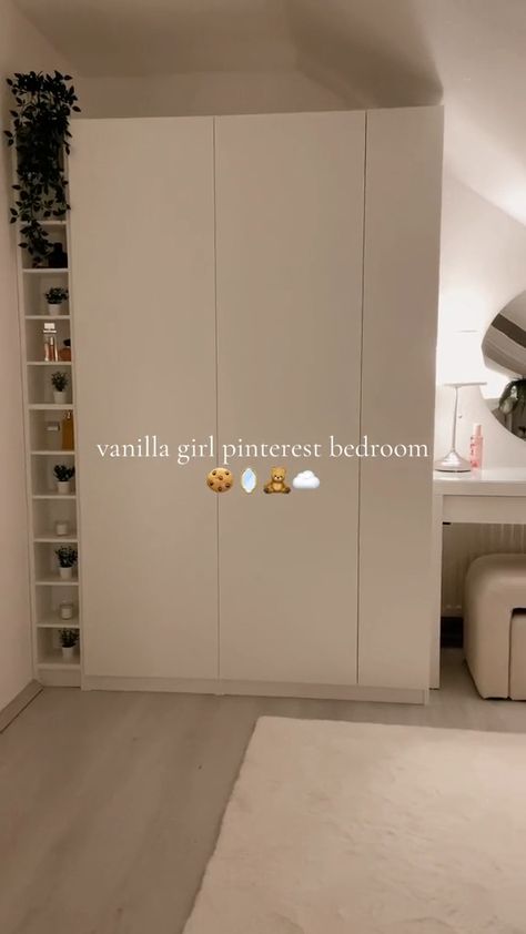 Room Inspo Shared Room, It Girl Room Ideas, Bedroom Inspirations Clean Girl, Vanilla Girl Decor, Room Decor Ideas Clean Girl, Room Decor Bedroom Clean Girl, Clean Girl Bedroom Decor, How To Decorate My Bedroom, Room Decor Bedroom Aesthetic Single Bed