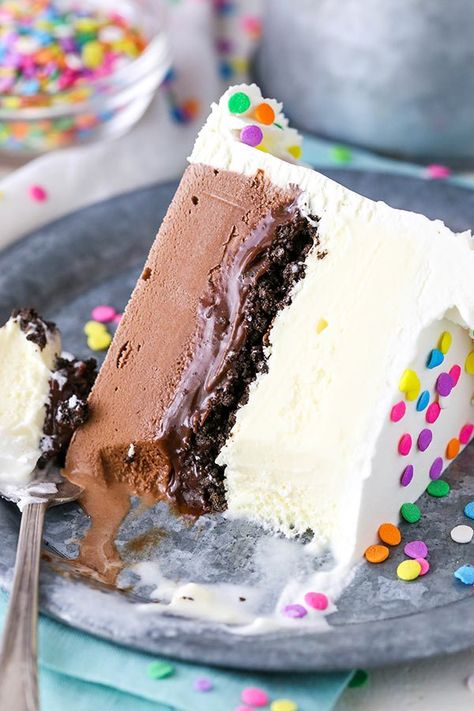 Copycat Dairy Queen Ice Cream Cake, Icecreamcake Homemade, Chocolate Crunchies, Copycat Dairy Queen, Holidays Desserts, Dairy Queen Ice Cream, Best Ice Cream Cake, Make Ice Cream Cake, Dairy Queen Ice Cream Cake