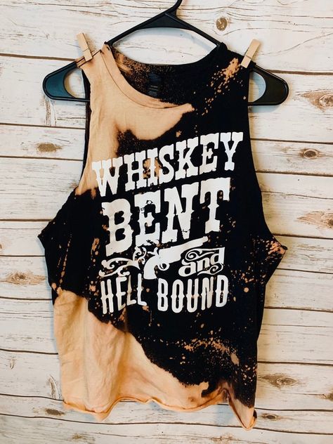 Letter Shirt, Black Tank Top Women, Cute Country Outfits, Looks Country, Western Style Outfits, Lounge Outfit, Distressed Tee, Cute Shirt Designs, I'm With The Band