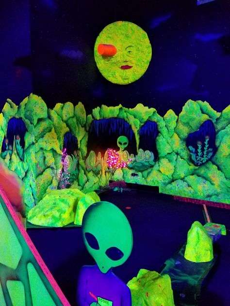 Black Light Space Party, Alien Set Design, Alien Decorations Space Theme, Ufo Halloween Decorations, Area 51 Haunted House, Blacklight Mini Golf, Alien Party, Alien Invasion, Spaceship Interior