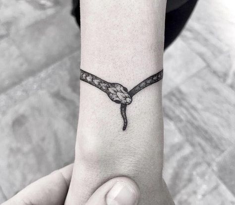 Snake Bracelet Tattoo, Wrist Bracelet Tattoo, Chris Garver, Ouroboros Tattoo, Monami Frost, Bird Tattoo Wrist, Armband Tattoos, Small Girl Tattoos, Incredible Tattoos