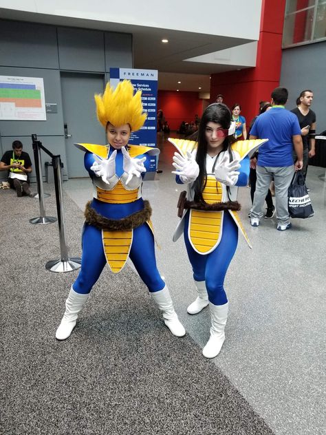 Female Vegeta Cosplay, Female Vegeta, Vegeta Cosplay, Dbz Cosplay, Saiyan Armor, Couple Costumes, Girl Cosplay, Cosplay Ideas, Couples Costumes