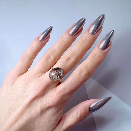 Almond Shaped Nails: Metallic Silver. Chrome almond shaped nails in a silver color. Click through for 30 almond nail ideas. #almondnails #shortalmondnails #manicureideas #nailideas IG: @ujvary_aneta Almond Nail Design Ideas, Chrome Nails Silver, Deer Nails, Nails Metallic, Almond Shaped Nails Designs, Cute Almond Nails, Almond Nail Designs, Almond Shaped Nails, Short Almond Nails