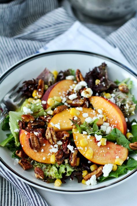 Summer salad of Mixed Greens, Peach, and Corn with Balsamic Maple Vinaigrette Perfect Salad Recipe, Maple Vinaigrette, Easy Coleslaw, Farmers Market Recipes, Paleo Salads, Salad Mixed Greens, Pecan Salad, Peach Salad, Sprouts Salad