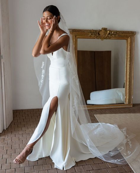 Grace Loves Lace | Sustainable Bridal (@grace_loves_lace) • Instagram photos and videos Grace Loves Lace Jones, Crepe Wedding Dress, Wedding 2025, Grace Loves Lace, By Grace, Auckland, Low Cut, Veil, A Wedding