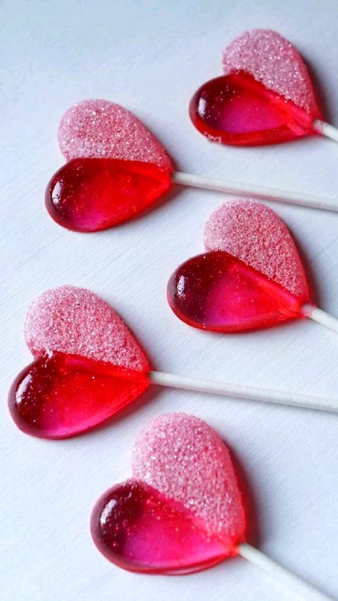 Lolipop Recipes Easy, Homemade Lollipops Recipes, Candy Lollipops Diy, Easy Lollipop Recipe, Isomalt Lollipops, Liquor Lollipops, Diy Lollipops, Lollipop Ideas, How To Make Lollipops