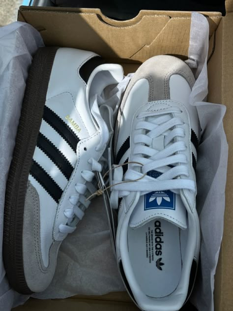 Adidas Samba Original, Samba Sneakers, Samba Og Shoes, Adidas Samba Outfit, Samba Shoes, Trendy Shoes Sneakers, Pretty Shoes Sneakers, Shoe Wishlist, Shoes Outfit Fashion