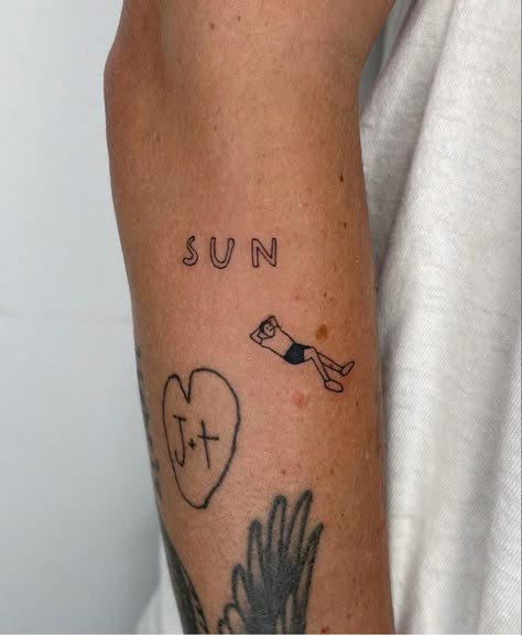 Loyle Carner Tattoo, How To Do Tattoos, Painter Tattoo, Small Word Tattoos, To Do Tattoo, Tumblr Tattoo, Urban Tattoos, Tattoo Sonne, Japanese Tiger Tattoo