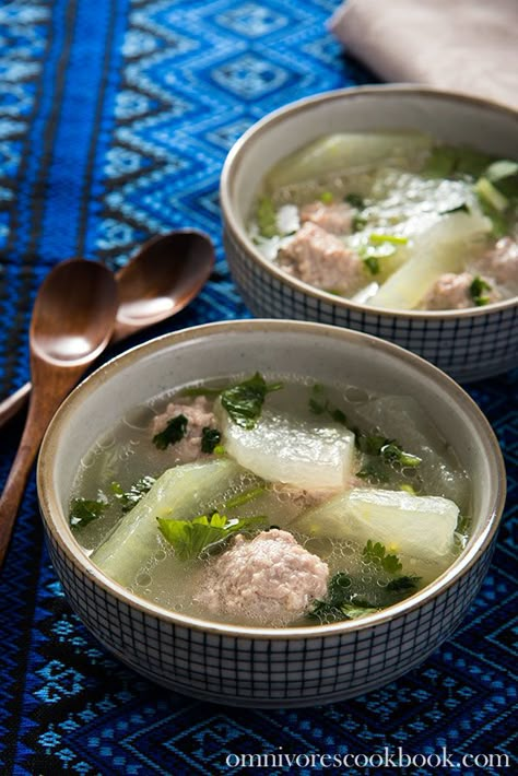 Pork Ball Soup, Winter Melon Soup, Confinement Food, Hmong Food, Melon Soup, Chinese Soups, Chinese Soup Recipes, Melon Recipes, Broth Chicken