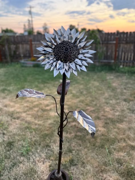 Recycled Welding Projects, Welded Mothers Day Gifts, Welded Sunflower, Fall Metal Art, Simple Welding Projects For Beginners, Metal Working Projects Diy, Scrap Metal Projects, Welding Projects Ideas Easy, Small Welding Projects