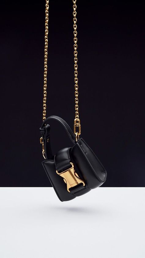 The Ivy bag's over-sized buckle closure looks imposing against its tiny frame.

#CharlesKeithFW22
#CharlesKeithOfficial

Product featured:
Ivy top handle mini bag Designer Mini Bags, Mini Safe, Mini Designer Bags, Cute Hand Bags, Mini Leather Bag, Tiny Bags, Mini Top Handle Bag, Leather Computer Bag, Mini Hand Bag