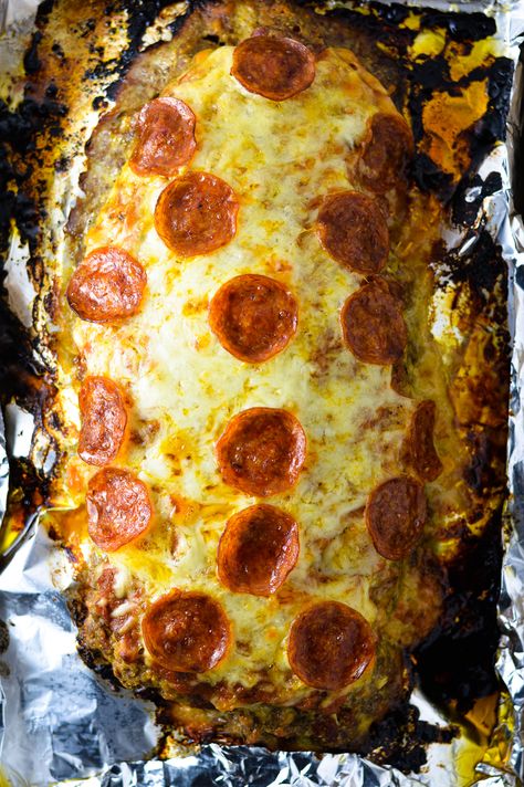 Pepperoni Pizza Meatloaf | A Taste of Madness Pizza Meatloaf Recipe, Easy Pepperoni Pizza, Pizza Meatloaf, Pepperoni Pizza Bites, Cheeseburger Meatloaf, Ground Beef Recipe, Meatloaf Ingredients, Easy Meatloaf, Ground Sausage