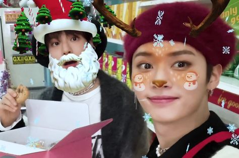 Stray Kids Christmas, Christmas Memes, Kids Holiday, Happy Puppy, Christmas Icons, Skz In Cute, Stray Kids Seungmin, Christmas Couple, Winter Pictures